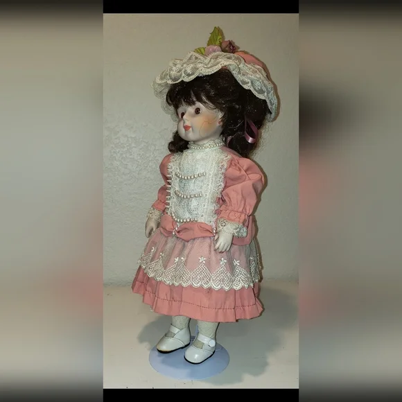 VINTAGE BRINN'S PORCELAIN DOLL - Picture 5 of 5